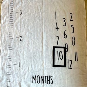 Modern Baby 100% cotton baby monthly milestone blanket for photos